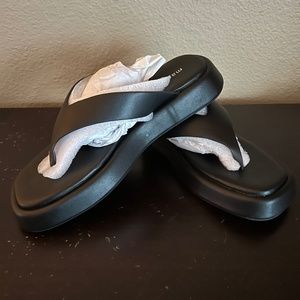 Madden Girl, Lady ~ BRAND NEW ~ 6.5 Black slip on flip flop thong candle